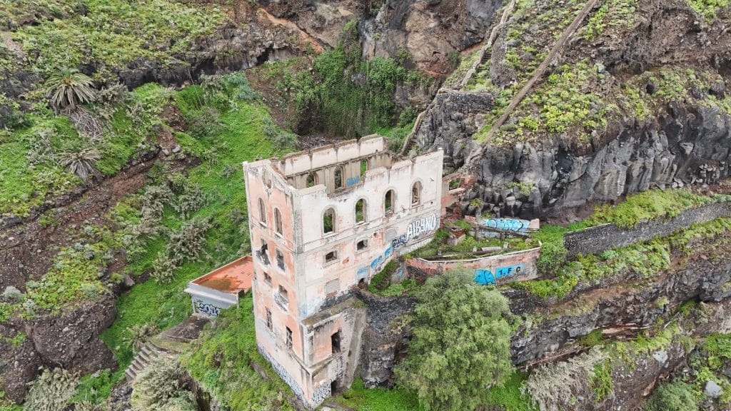 Vue aérienne des ruines de Casa Hamilton sur la falaise de Los Realejos, Tenerife
