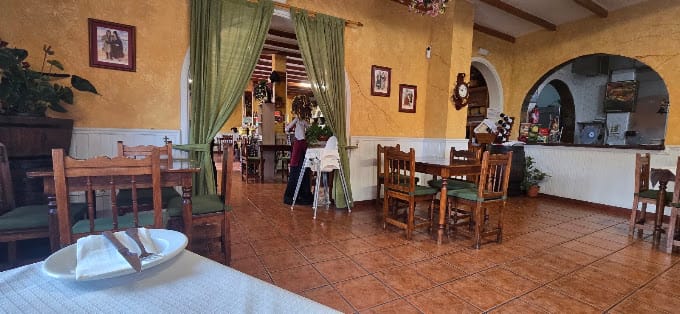 Salle intérieure traditionnelle du Restaurante El Patio à Santiago del Teide