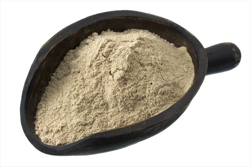 Gofio en poudre dans une pelle en bois traditionnelle