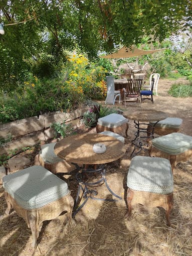 Tables et espace communautaire en plein air du restaurant La Tajea, Adeje