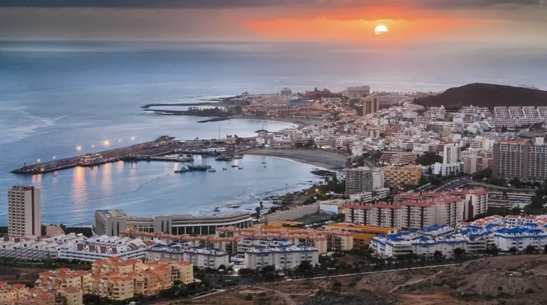 Le port de Los Cristianos au coucher du soleil