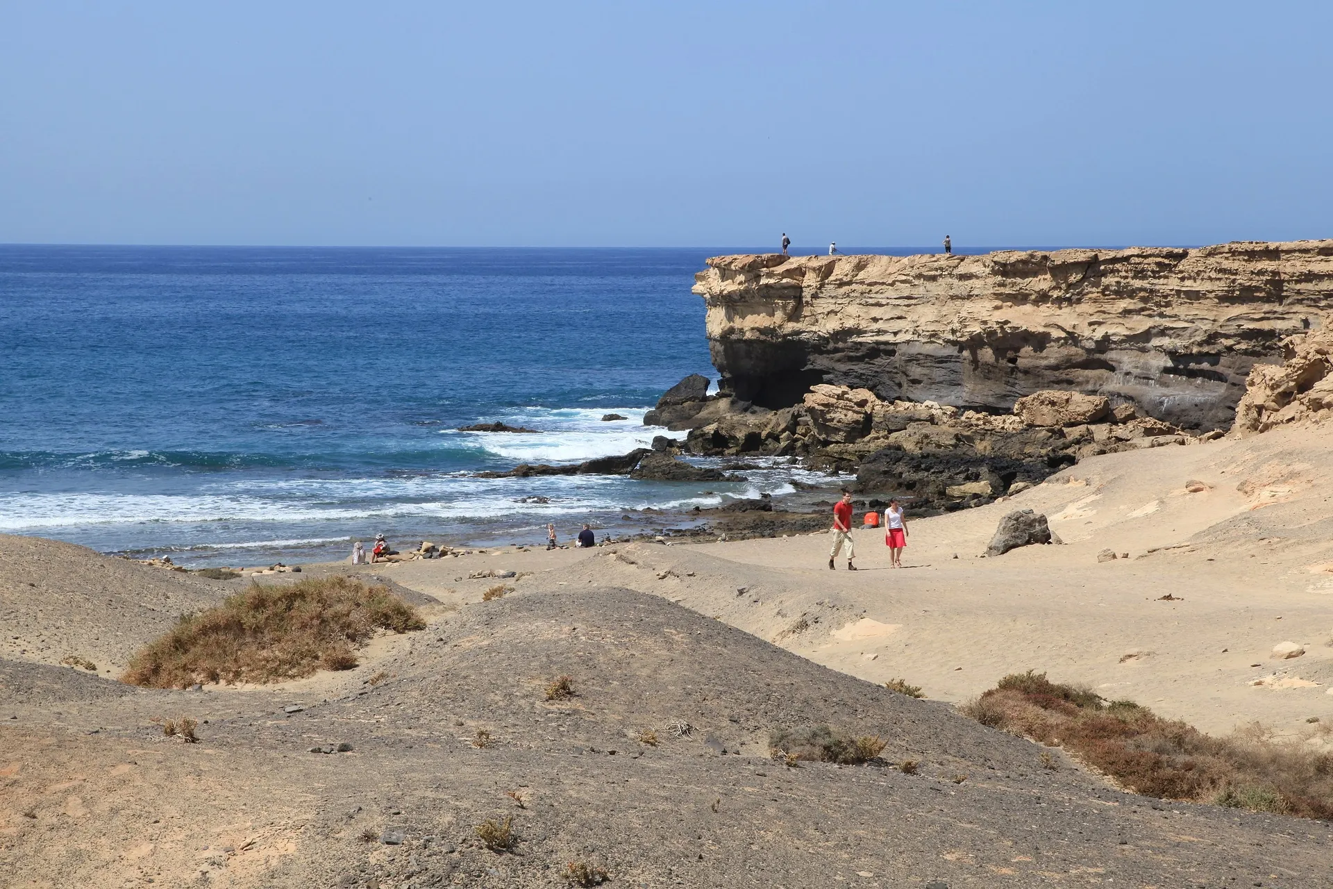 Les dunes et les falaises dorées qui bordent la Playa de Diego Hernández à Tenerife