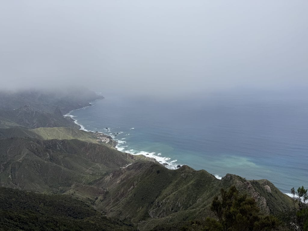 Côte d'Anaga dans la brume, vue depuis le sentier