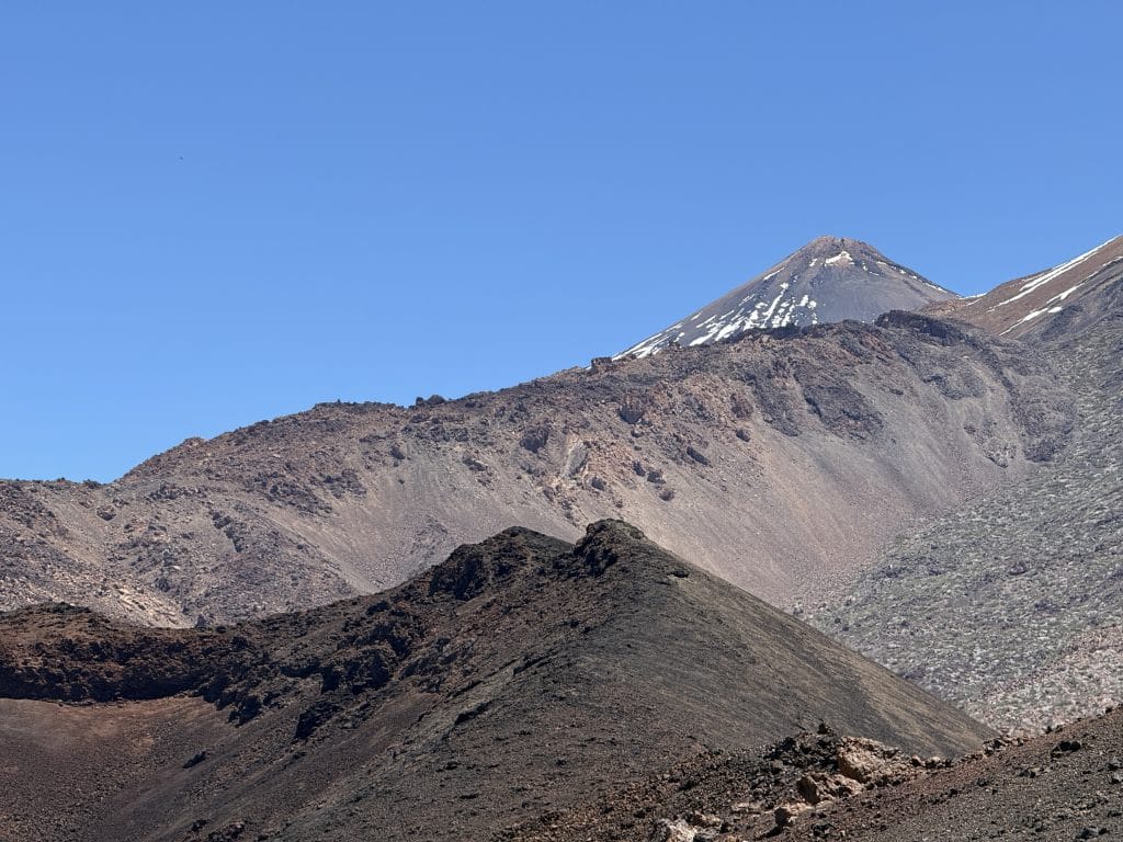 Le Teide enneigé vu depuis le sentier volcanique de Samara