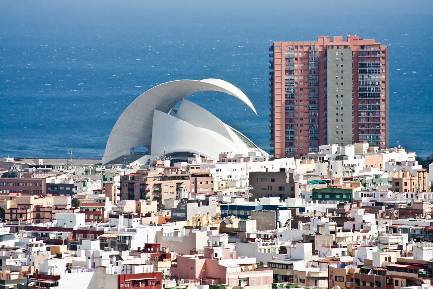 Vue sur la skyline de Santa Cruz de Tenerife, entre l'Auditorio et le front de mer