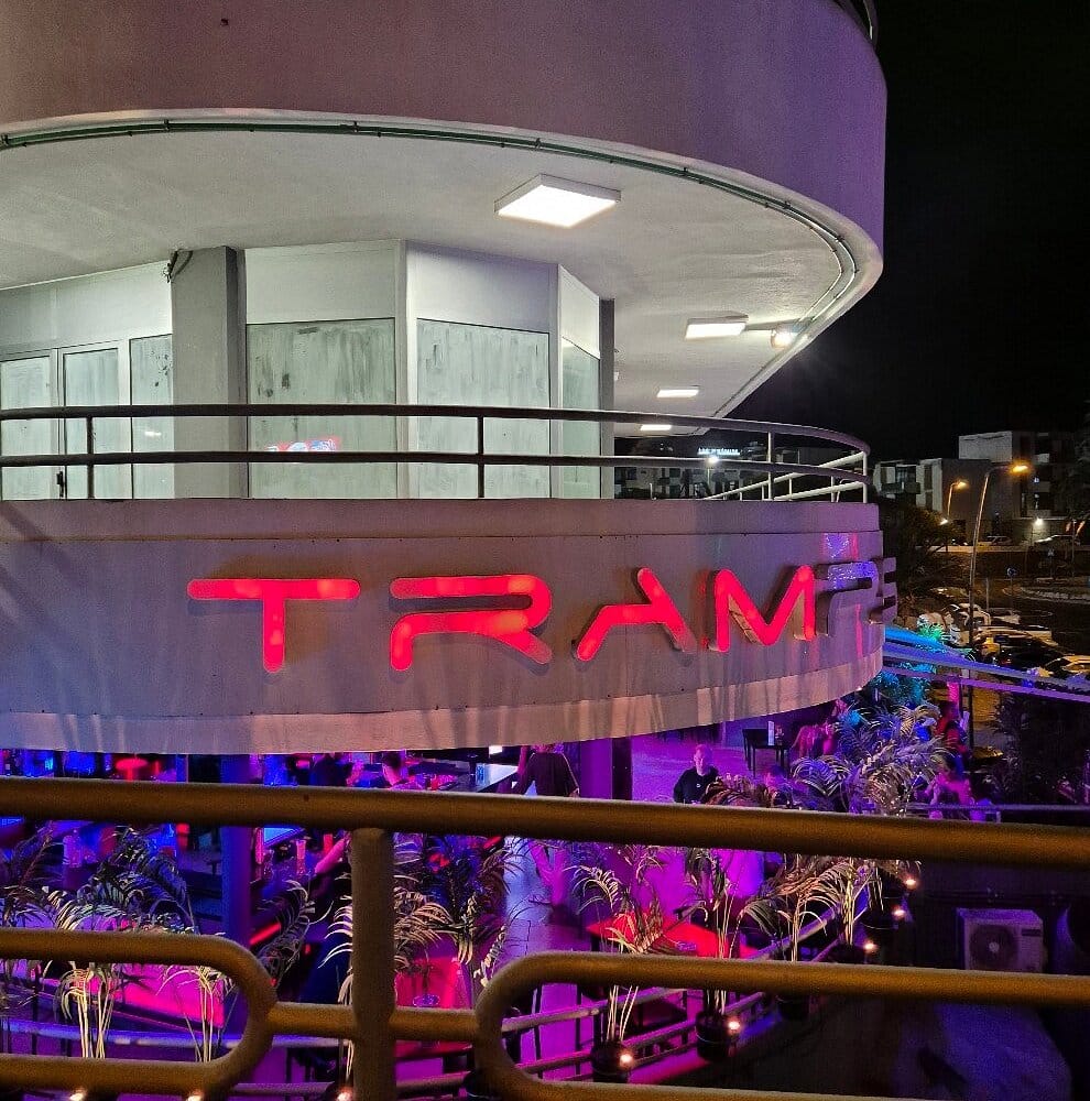 Enseigne lumineuse Tramps, Veronicas Strip