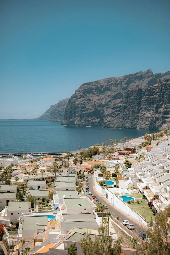 Les falaises de Los Gigantes vues depuis Puerto de Santiago