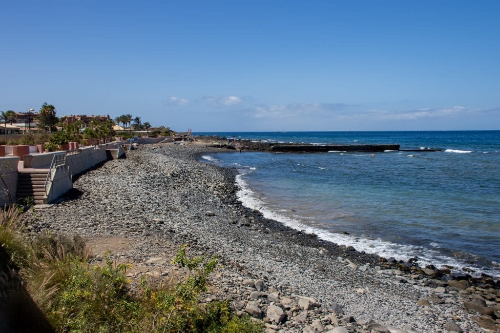 Côte rocheuse de Palm-Mar à Tenerife, zone connue pour l'observation de tortues en snorkeling