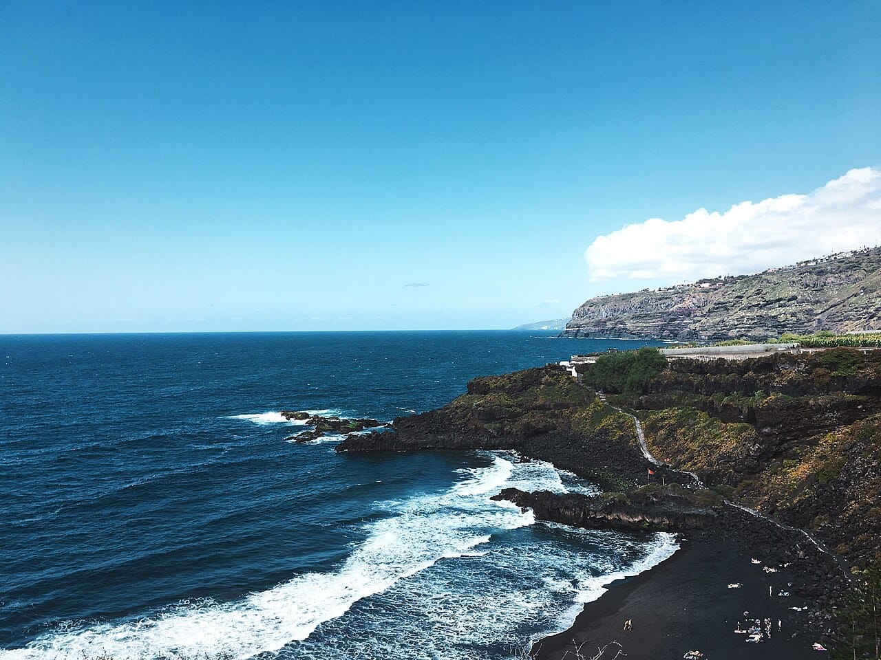 Playa del Bollullo à Tenerife : la crique sauvage de sable noir près de Puerto de la Cruz