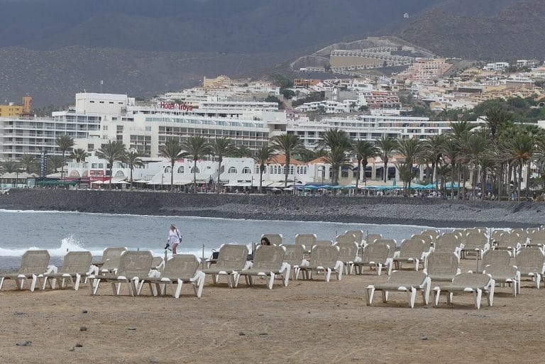 Playa de las Americas, plage urbaine et spot de surf du sud de Tenerife