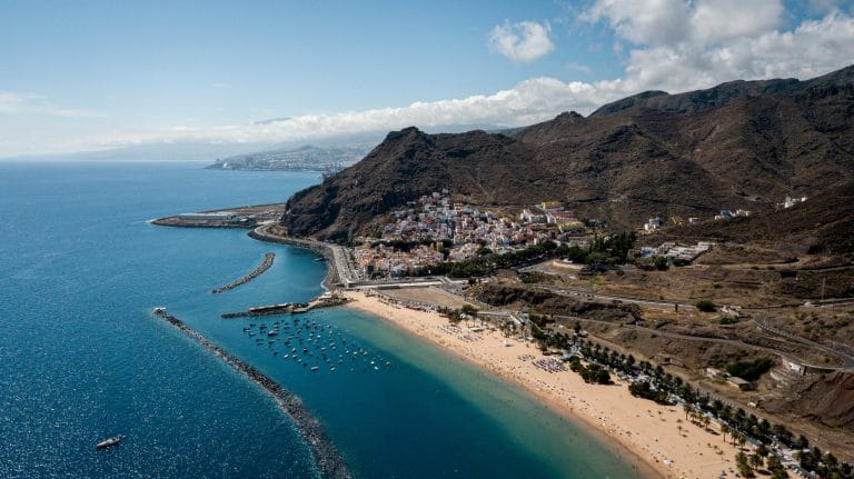 La plage de Las Teresitas près de Santa Cruz de Tenerife