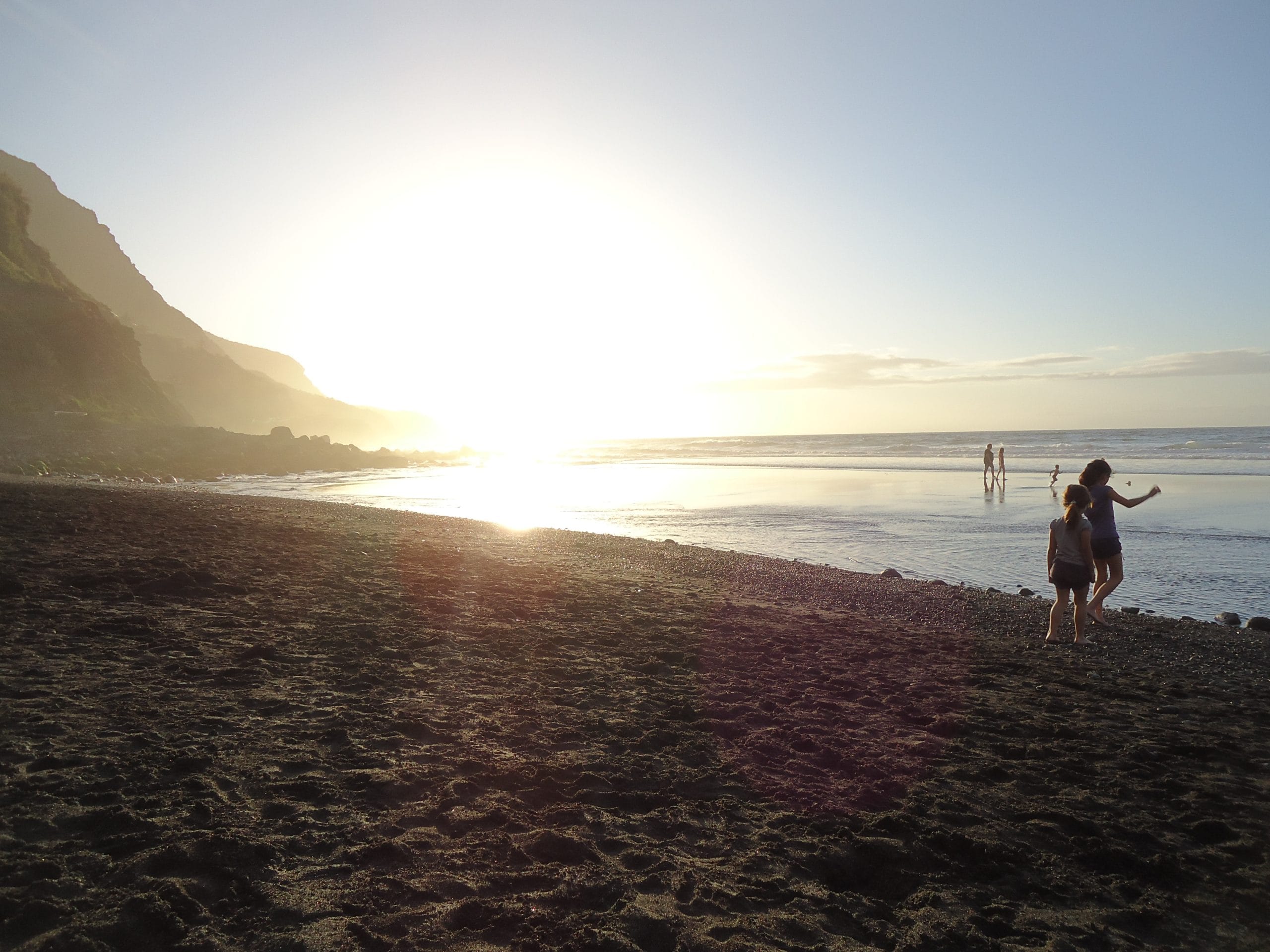 Playa del Socorro à Tenerife : la plage noire des surfeurs à Los Realejos