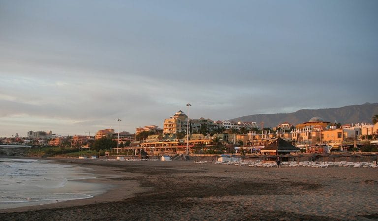 Playa de Fanabe, plage familiale et sports nautiques a Costa Adeje