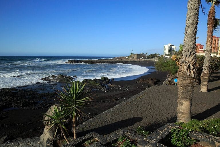 Playa Jardin, plage de sable noir amenagee par Cesar Manrique a Puerto de la Cruz