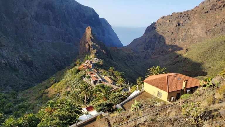 Village de Masca niché dans le barranco, au coeur du massif de Teno à Tenerife